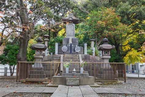 夢見大墳墓|周公解夢/墳墓